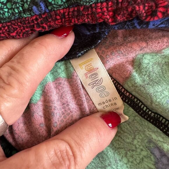 LuLaRoe TC Leggings Plus Size Christmas Red Green Blue - Picture 8 of 8